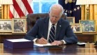 Biden firma el paquete de estímulo