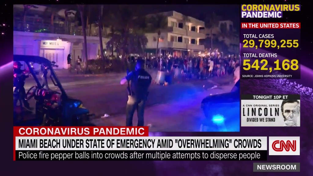 Policía hace cumplir el toque de queda en Miami Beach