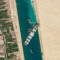 Buscan más opciones para desatascar barco en canal de Suez