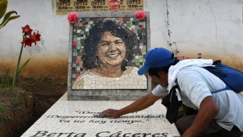 Hija de Berta Cáceres ve más acoso contra ambientalistas