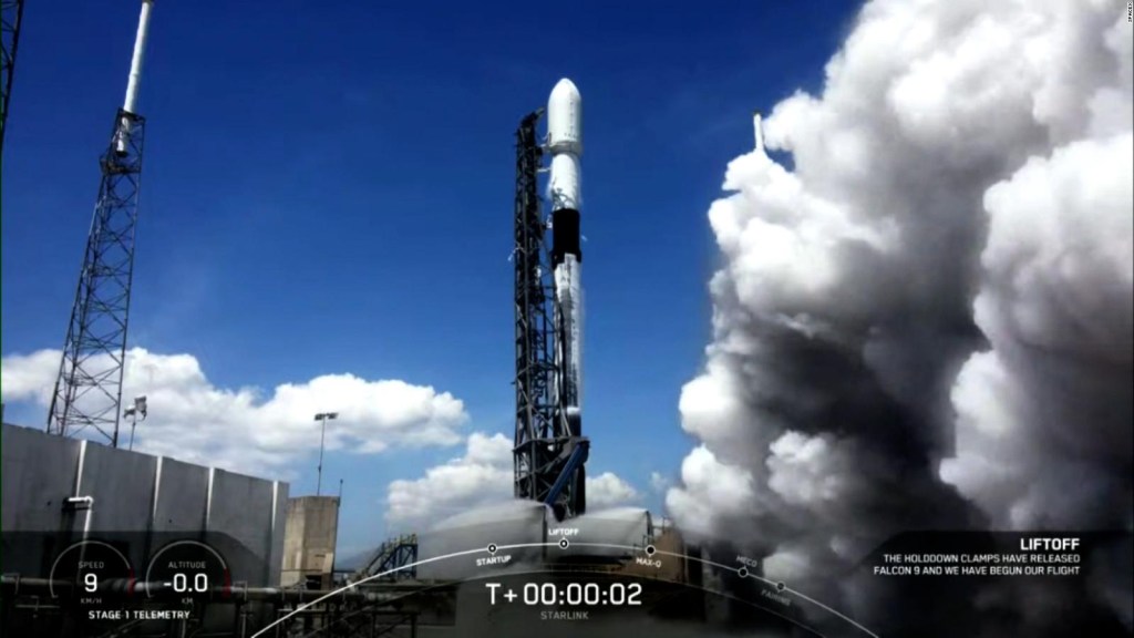 SpaceX launches satellites connected to the Internet