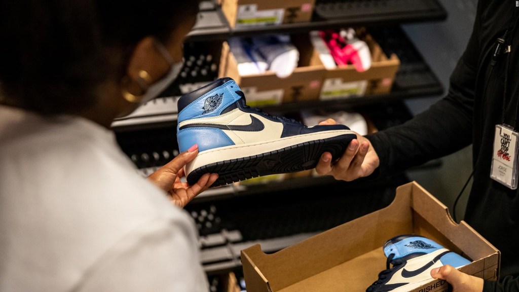 Nike wants to resell used shoes in some stores