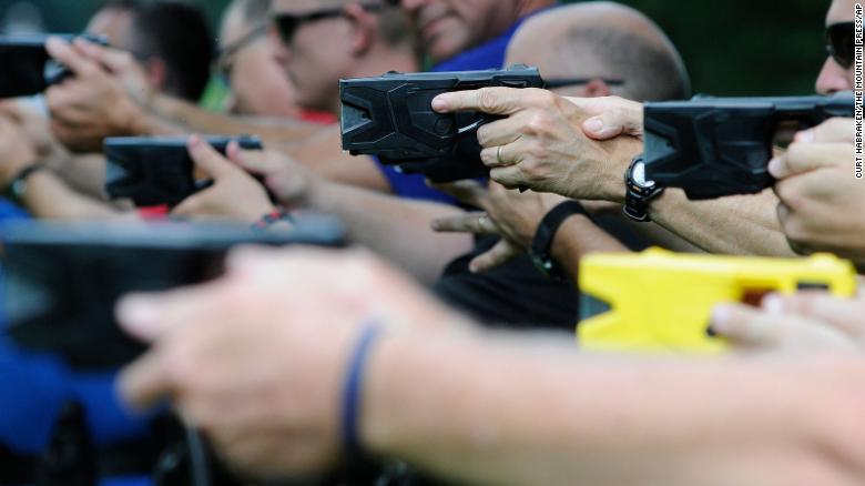 Al menos tres personas murieron desde 2018 en el marco de actuaciones  policiales con pistolas táser