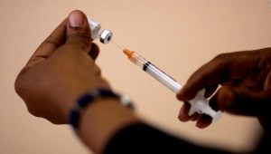 CDC reporta 5.800 contagios en vacunados