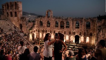 Grecia da sus primeros pasos para el regreso del turismo