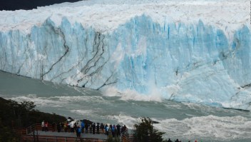 Sorprendente desprendimiento en el glaciar Perito Moreno