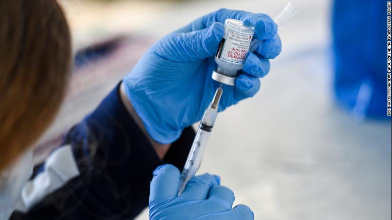 Mitad of adults in EE.UU.  ya recibieron al menos 1 dose of vacuna covid