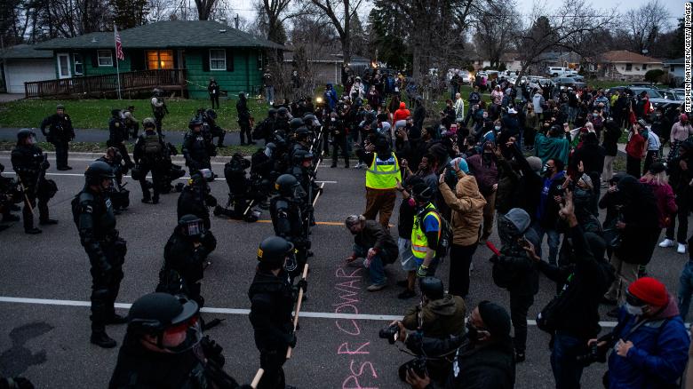Minnesota protests over death of man in police incident