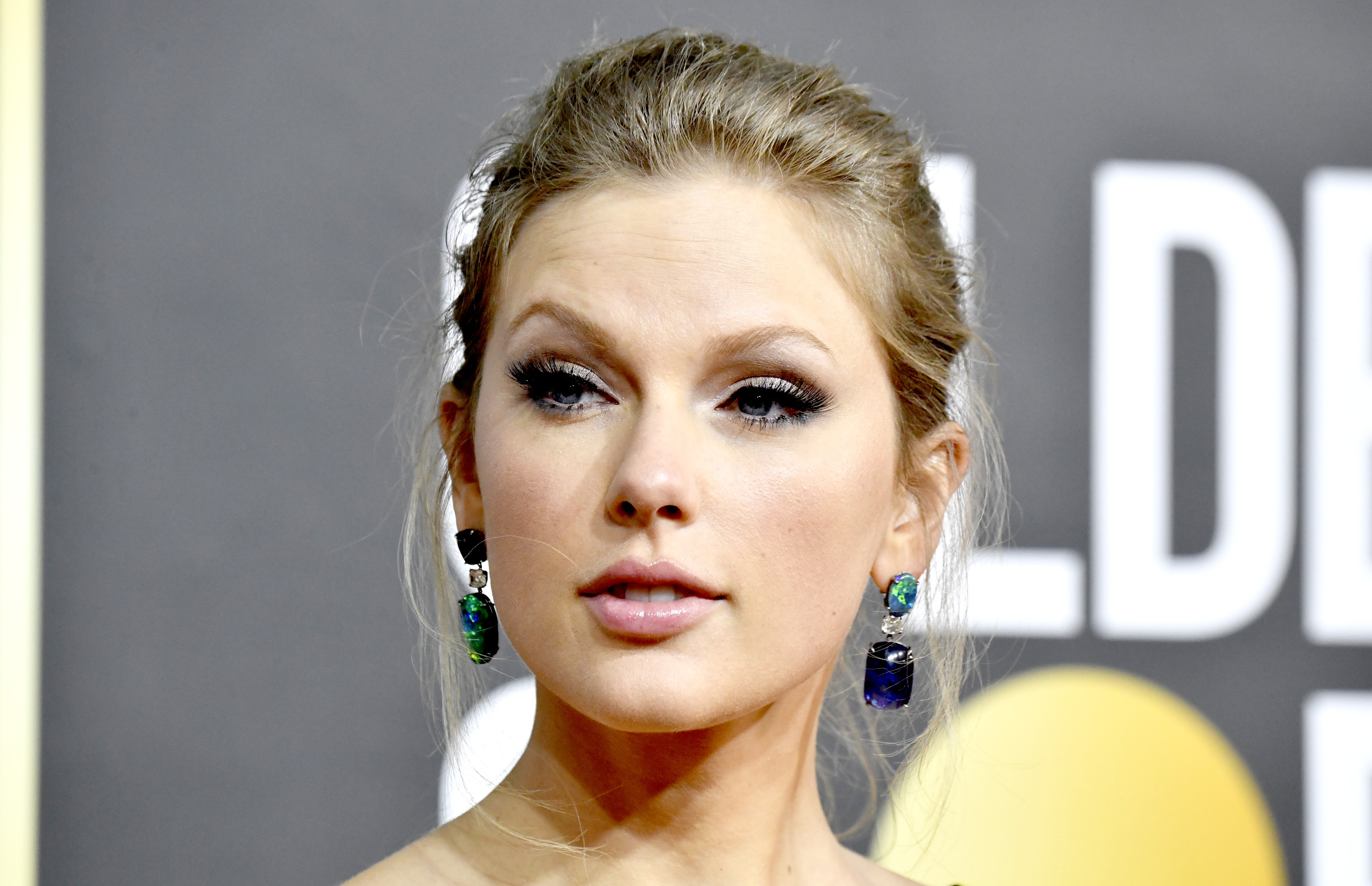 Taylor Swift drops to number 1 and logs new record