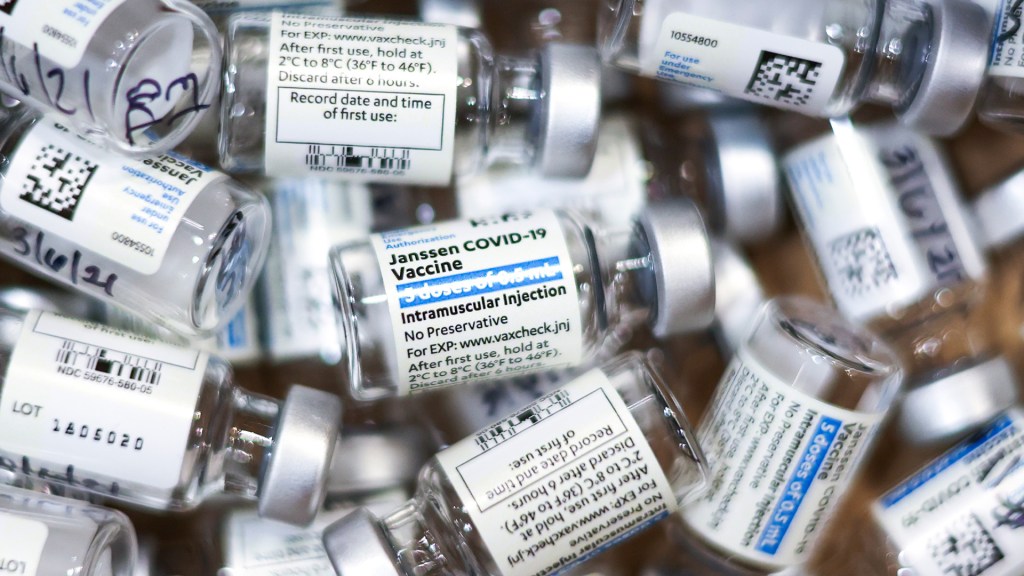 Los CDC votarán el viernes sobre la reanudación de la vacuna de Johnson & Johnson, dice Fauci
