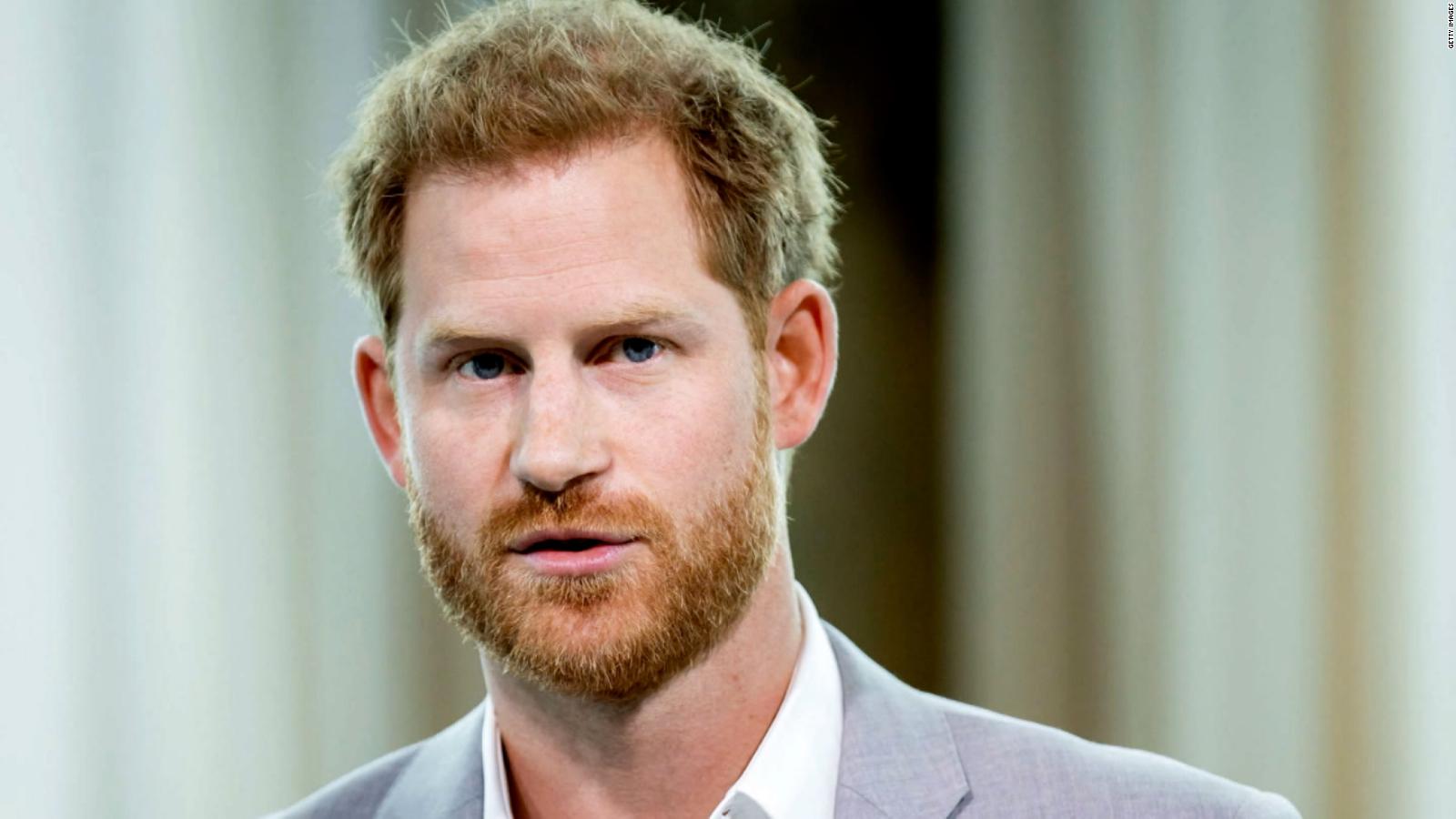 5 Things Prince Harry Compares Royal Life to a Zoo, and More Video