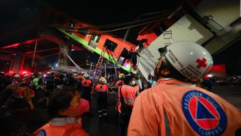Topos: Hay gente aplastada bajo escombros del metro
