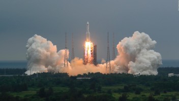 Qué riesgos hay en la caída del cohete chino a la Tierra