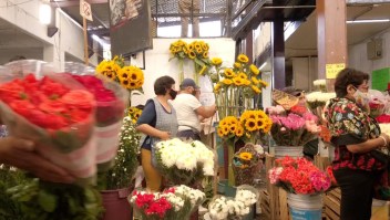 Panteones y mercado de flores abren por Día de la Madre