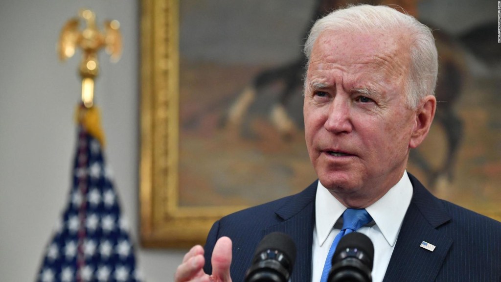 Biden lanza advertencia tras hackeo a Oleoducto Colonial