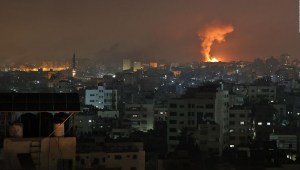 Edificios para refugiados dañados por los ataques en Gaza