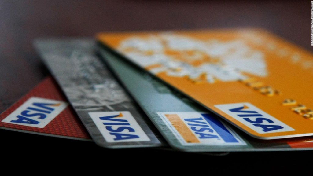 Bancos buscan facilitar acceso a tarjetas de crédito