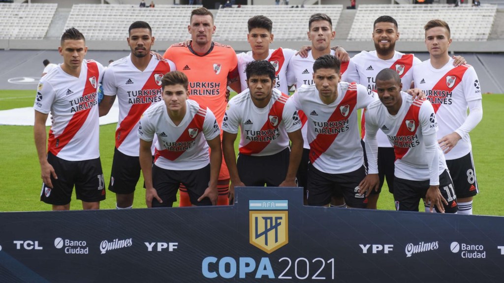Brote de covid-19 diezma a River Plate para Superclásico