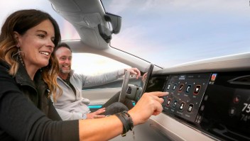 Foxconn desarrollará cabinas inteligentes para autos