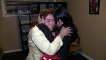 Emotivo recuentro de familia divida por deportación