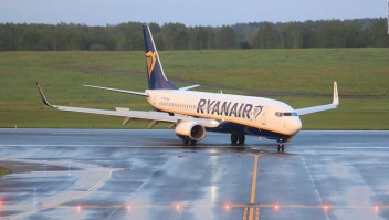 Ryanair acusa a Belarús de "secuestro" de un avión