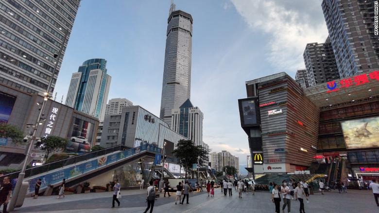 China: escenas de pánico por inexplicable sacudida de rascacielos