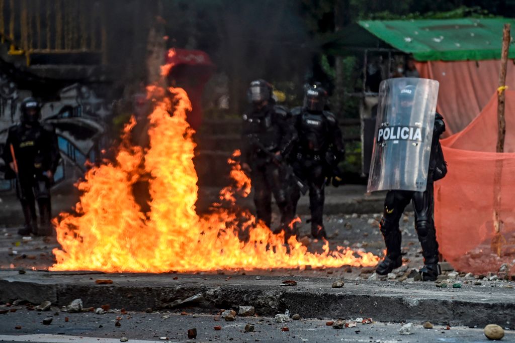 ¿Qué es el Esmad, el Escuadrón Móvil Antidisturbios de Colombia, y por qué es tan polémico? (2)