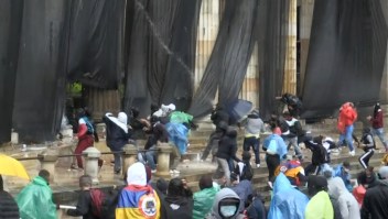 Congreso Colombia protestas suspenden sesión