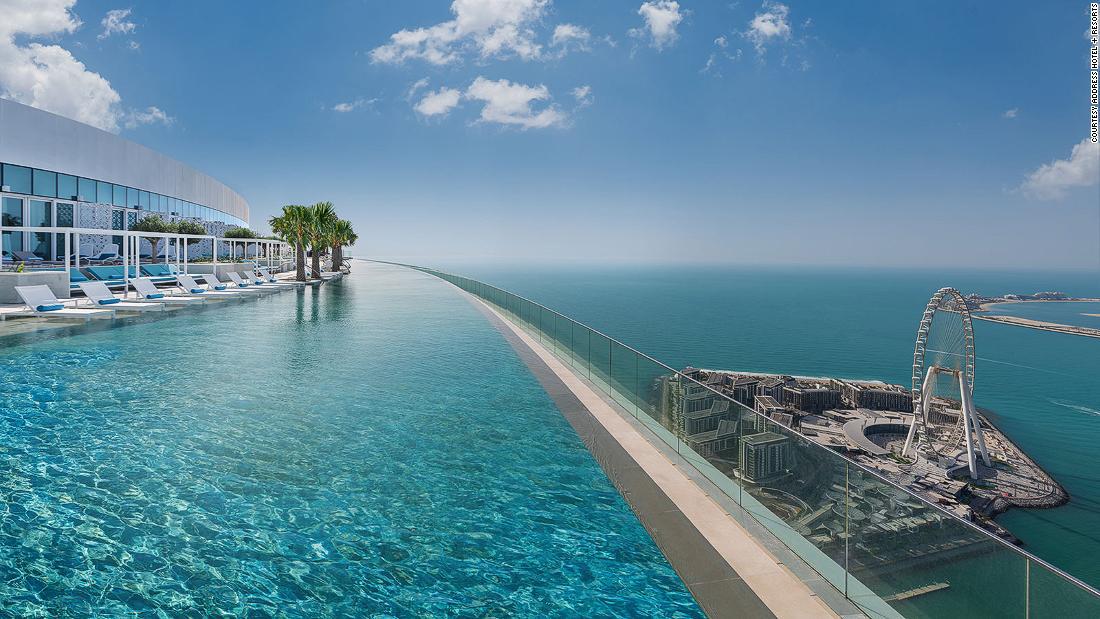 La piscina infinita más alta del mundo fue inaugurada en Dubai