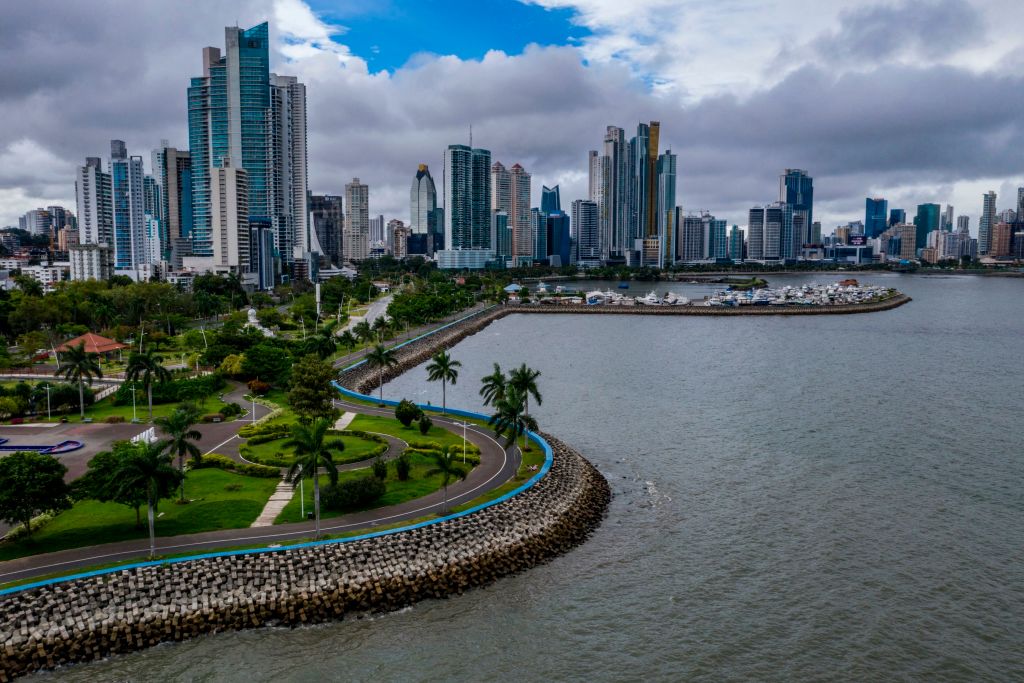 Panamá lanza visa especial para atraer turistas que trabajan desde casa