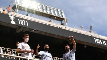 Día feliz para el fútbol: hinchas regresan a los estadios en España