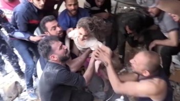 Así rescataron a una niña que sobrevivió ataque en Gaza