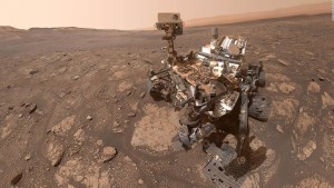 El rover Curiosity busca sal en Marte