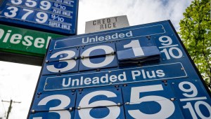 ¿A qué se debe la escasez de gasolina en EE.UU.?