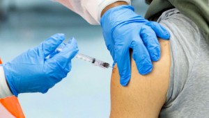 ¿Tercera dosis de la vacuna ayudaría a algunos pacientes?