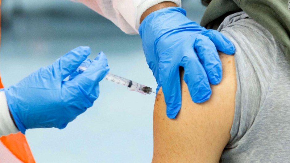 ¿Tercera dosis de la vacuna ayudaría a algunos pacientes?