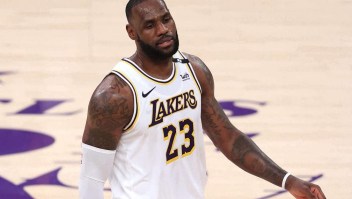 LeBron James da razón de la eliminación de los Lakers
