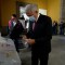 López Obrador emitió su voto usando mascarilla