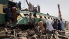 Impactante choque de trenes en Pakistán