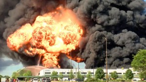 Video muestra la explosión de una planta química