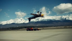 Este auto de Fórmula Uno compite con aviones