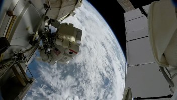 Astronautas instalarán paneles solares en la EEI