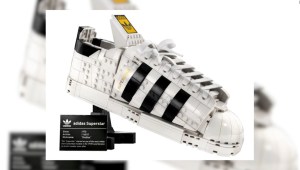 Lego lanzará su versión de clásica zapatilla de Adidas