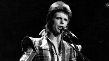 Subastan pintura de David Bowie comprada por US$ 5
