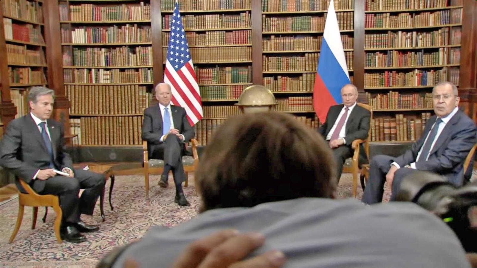 Joe Biden and Vladimir Putin speak amid tensions in Ukraine