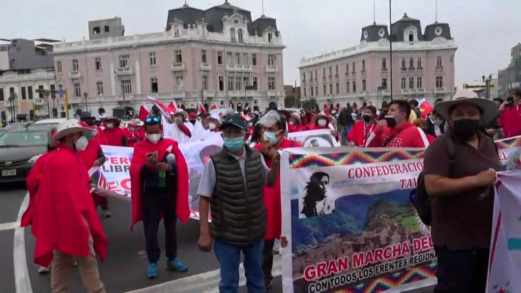 Perú: ante incertidumbre, manifestantes toman las calles