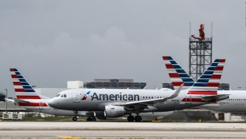 American Airlines cancela vuelos por escasez de empleados