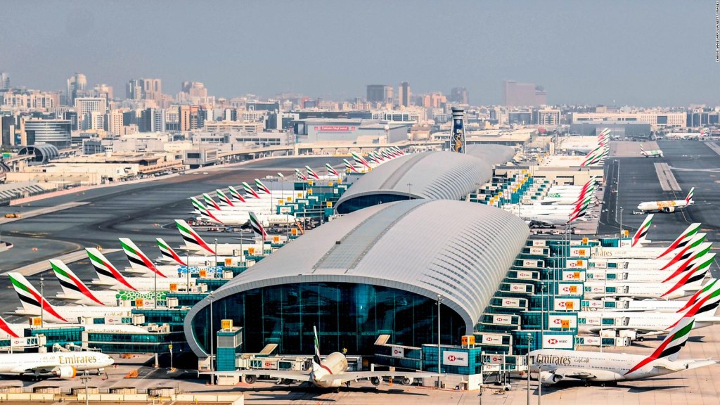 The airport "busiest in the world" operate again