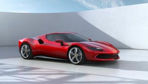 Ferrari lanza su nuevo auto superdeportivo