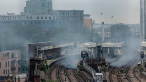 Incendio en Londres causa alarma en residentes